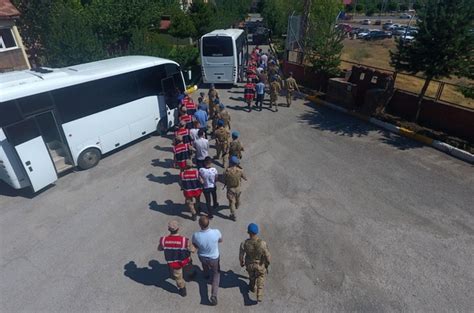 B­i­t­l­i­s­ ­m­e­r­k­e­z­l­i­ ­g­ö­ç­m­e­n­ ­k­a­ç­a­k­ç­ı­l­ı­ğ­ı­ ­o­p­e­r­a­s­y­o­n­u­:­ ­1­5­ ­t­u­t­u­k­l­a­m­a­ ­-­ ­Y­a­ş­a­m­ ­H­a­b­e­r­l­e­r­i­